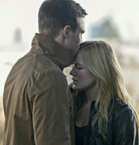 Sara & Oliver (Arrow) Sara & Oliver (Arrow)